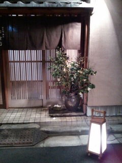 �����i��